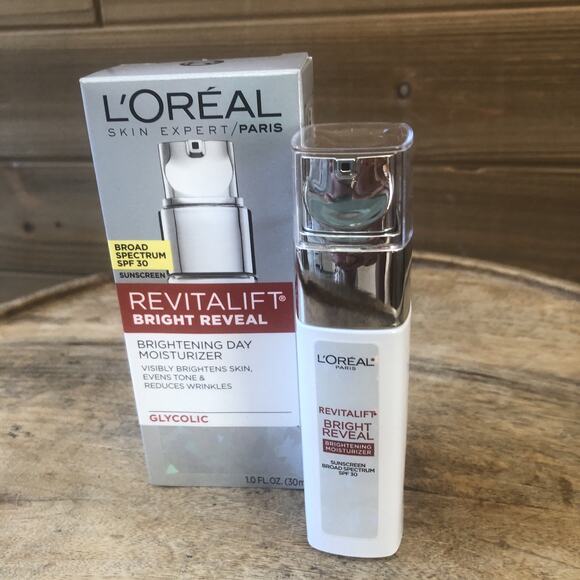 L'Oreal Revitalift Bright Reveal, 1oz Day Moisturizer SPF 30 - Exp 3/26 - Picture 2 of 6